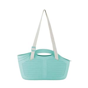 Mia Pet Bag comes with lovely soft long handles that sit safely on your shoulders.